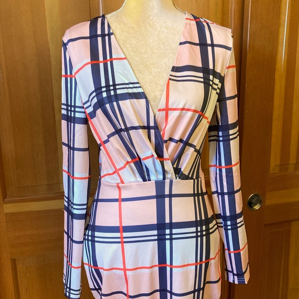 Nwt, Lavishly Paris Women’s Designer Deep V-neck Plaid Midi Dress.